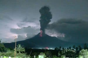 gunung lewotobi